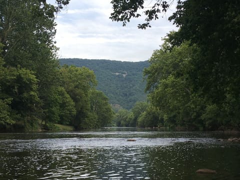 2000' hike to River access to the Shenandoah River, North Fork