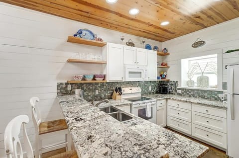 Fully stocked kitchen is primed for hosting BBQ cookouts and crafting delightful meals.