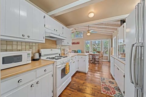 Full kitchen makes whipping up a meal a breeze.