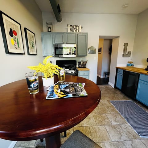 Well stocked roomy kitchen and pub table