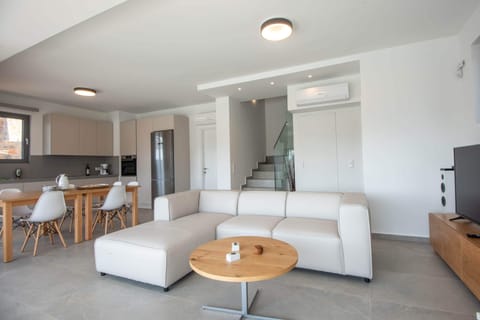 e6d1a80f-4bcc-45cd-b96e-c58895171b43