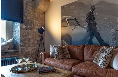 Living Room / Lounge