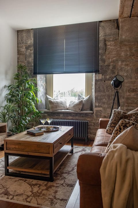 Living Room / Lounge