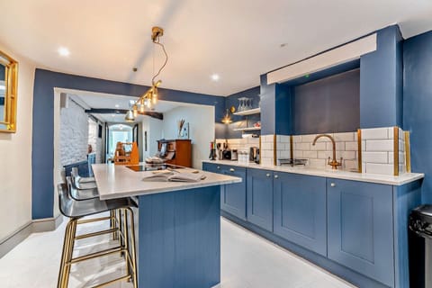 Elephant Cottage Kitchen - StayCotswold