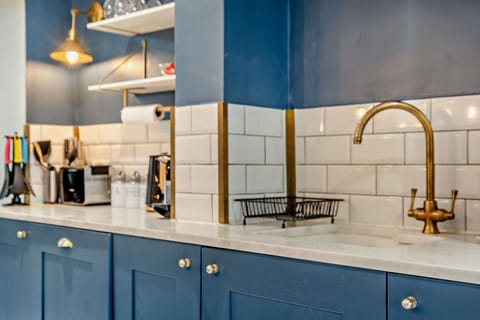 Elephant Cottage Kitchen - StayCotswold