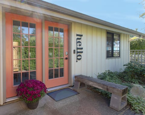 Welcome to The Blue Heron Beach Cottage!

