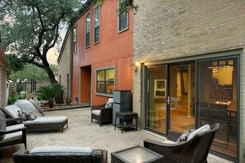 Private courtyard and entrance for guests. Includes a propane grill 