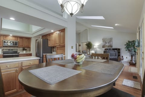 Breakfast area / kitchen