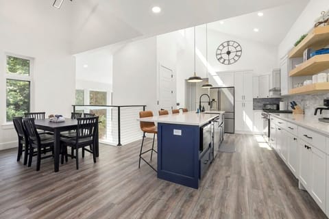 This space features beautiful views, plush seating, a 55-inch Smart TV, a gas fireplace, and a dining table for 6.