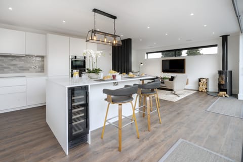 Stylish Kitchen with Breakfast / Dining Area & Wine Cooler