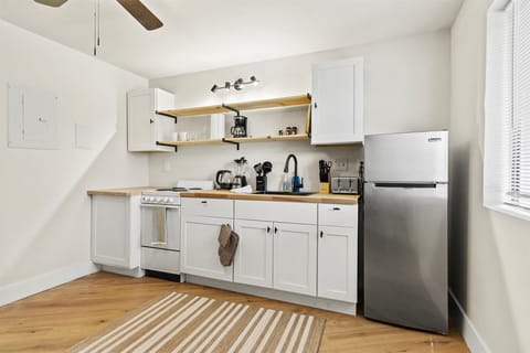 Fully equipped kitchen area