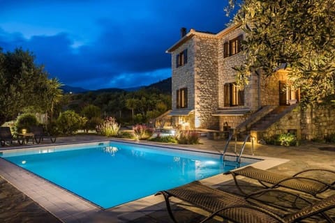 Shared Pool Area – Beautiful shared pool surrounded by olive trees, ideal for refreshing swims and relaxation.