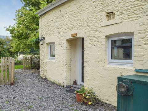 Exterior | Yr Ysgubor - Neuadd Deg, Carmarthen