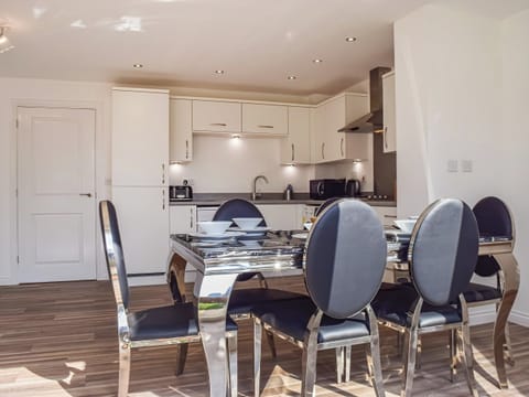 Kitchen/diner | The Goldsmith, Blackpool