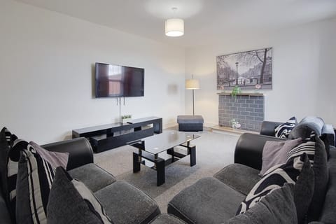 Living Room / Lounge