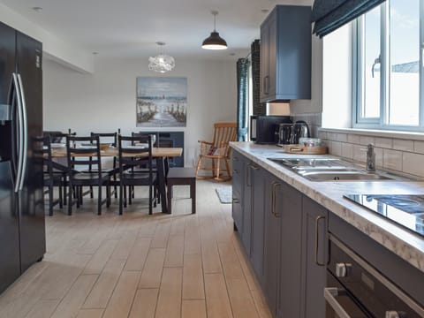 Kitchen area | South Carvan View, Tavernspite