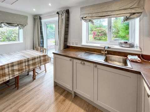 Kitchen/diner | Hillview Cottage - Hillview Holidays, Aberfeldy