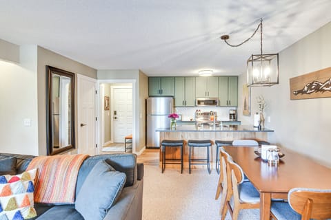 Dining Area | Dishes & Flatware Provided