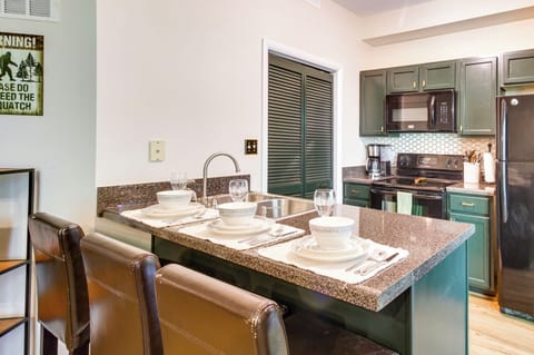 Bar Seating | Dishware & Flatware Provided