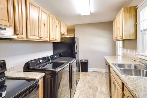 Kitchen | Cooking Basics | In-Unit Laundry