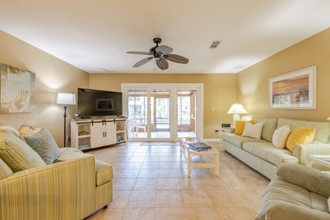 Welcome to "Castaway @ Gulf Highlands Beach Resort". Sleeps 6 dog friendly.