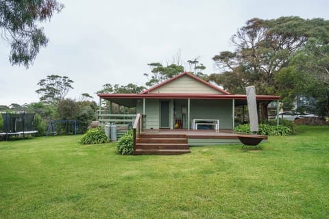 The green and leafy private backyard offers an undercover balcony and table setting for alfresco dining. Please note that the trampoline is no longer available.