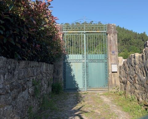 Portão de entrada da propriedade.
5 hectares privativos.
