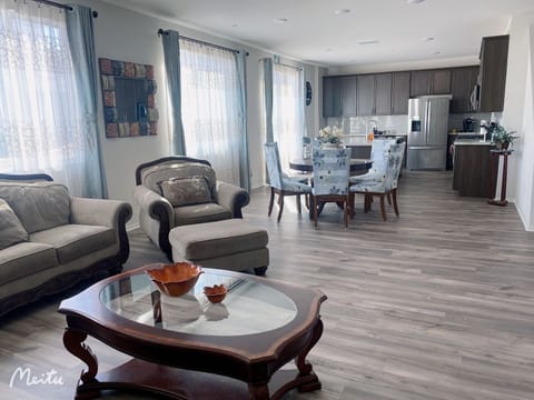 Spacious living room &
Open kitchen