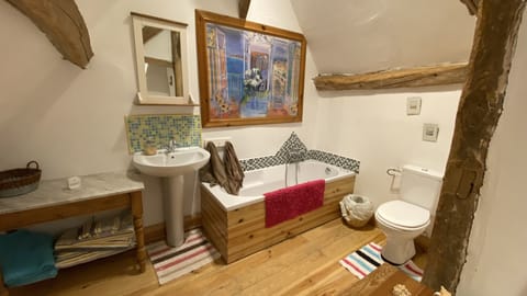 En suite to master bedroom