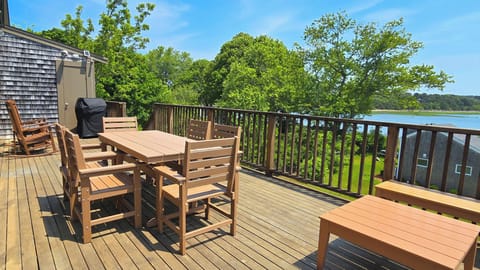 Enjoy gorgeous Duck Creek views from the upper deck
