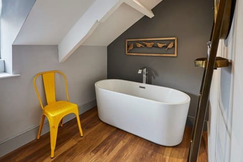 Yellow Ochre, Alnwick - Host & Stay
