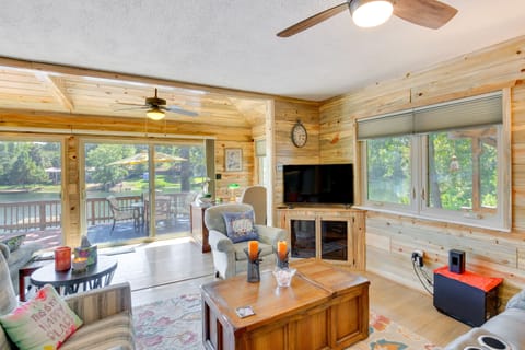 Kilgore Vacation Rental | 2BR | 1BA | 1,276 Sq Ft | Step-Free Access