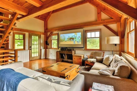 Living Room | Projector screen 