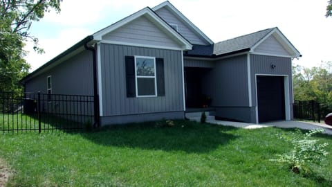 Front view of the house. This is a 30 day rental. Close to 3 hospitals.
