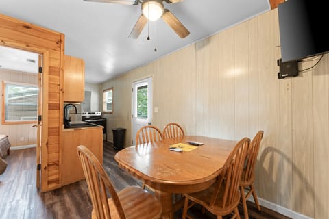 Maximizing style and function – a cozy kitchen and dining space where every meal feels special