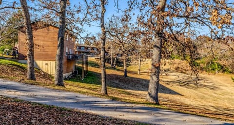 Embrace the great outdoors with a cabin that blends seamlessly into nature.