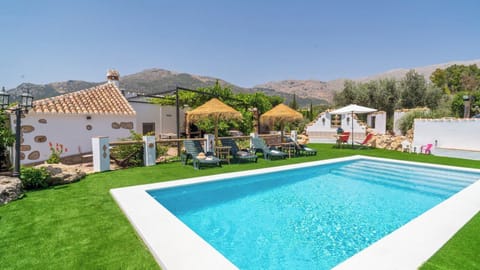 Casa Rural Antonio y Esperanza Periana by Ruralidays