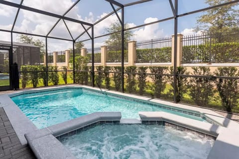 Private Outdoor Pool & Hot Tub