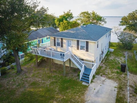 The Salty Pug (Waterfront Home)