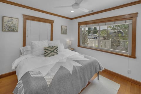 Bedroom 1: King-sized Bed; Ensuite Bathroom
