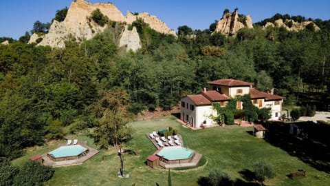 Activities, Amenities, Balcony / Terrace / Patio, Building Exterior, Garden, Pool, Spring, Summer, Wellness