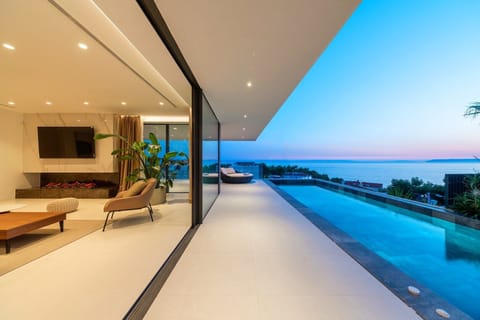 Superb property with a heated private pool, a Jacuzzi, a Finnish sauna, Billiards, a Media Room, a Playroom