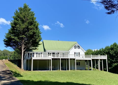 Newly renovated basement apartment full of county charm!
