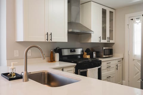 Gas 5-burner cooktop stove, and plenty of counter space to cook!