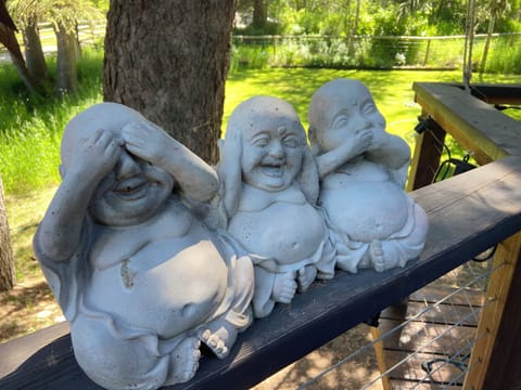 see no, hear no, speak no....