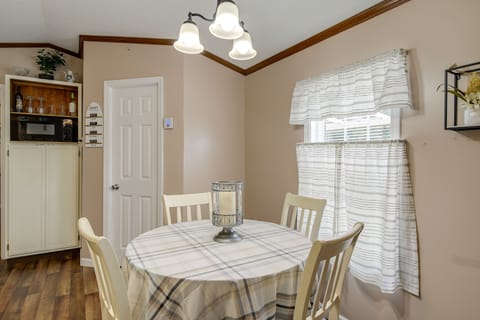 Dining Area | Dishware/Flatware