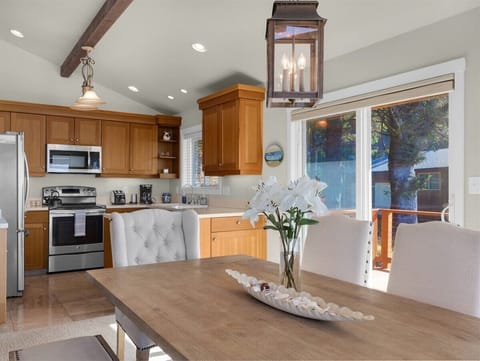 dining area at Sunset Cove