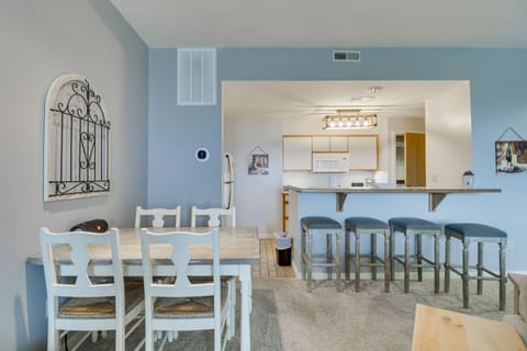 Dining Area | Dishware & Flatware Provided