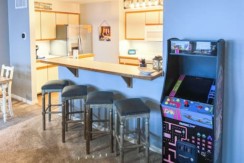Breakfast Bar | Arcade Console