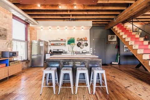 You will not lack anything in my kitchen. Kitchen is fully stocked with coffee station. Extra chairs to accommodate any spill from the dining area.